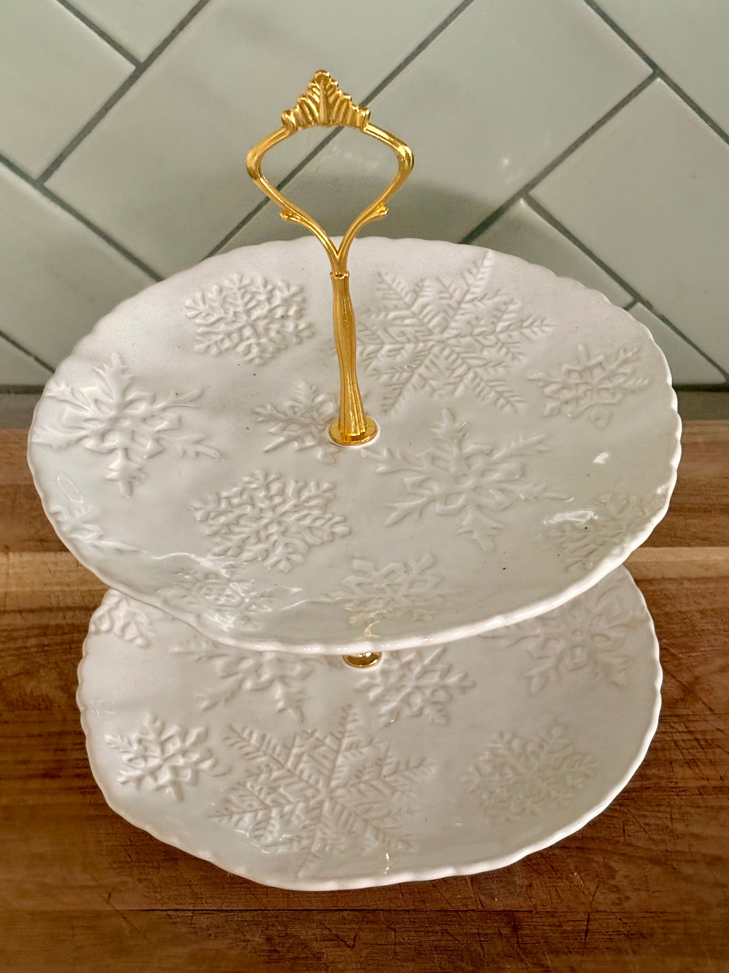 Small snowflake dessert stand
