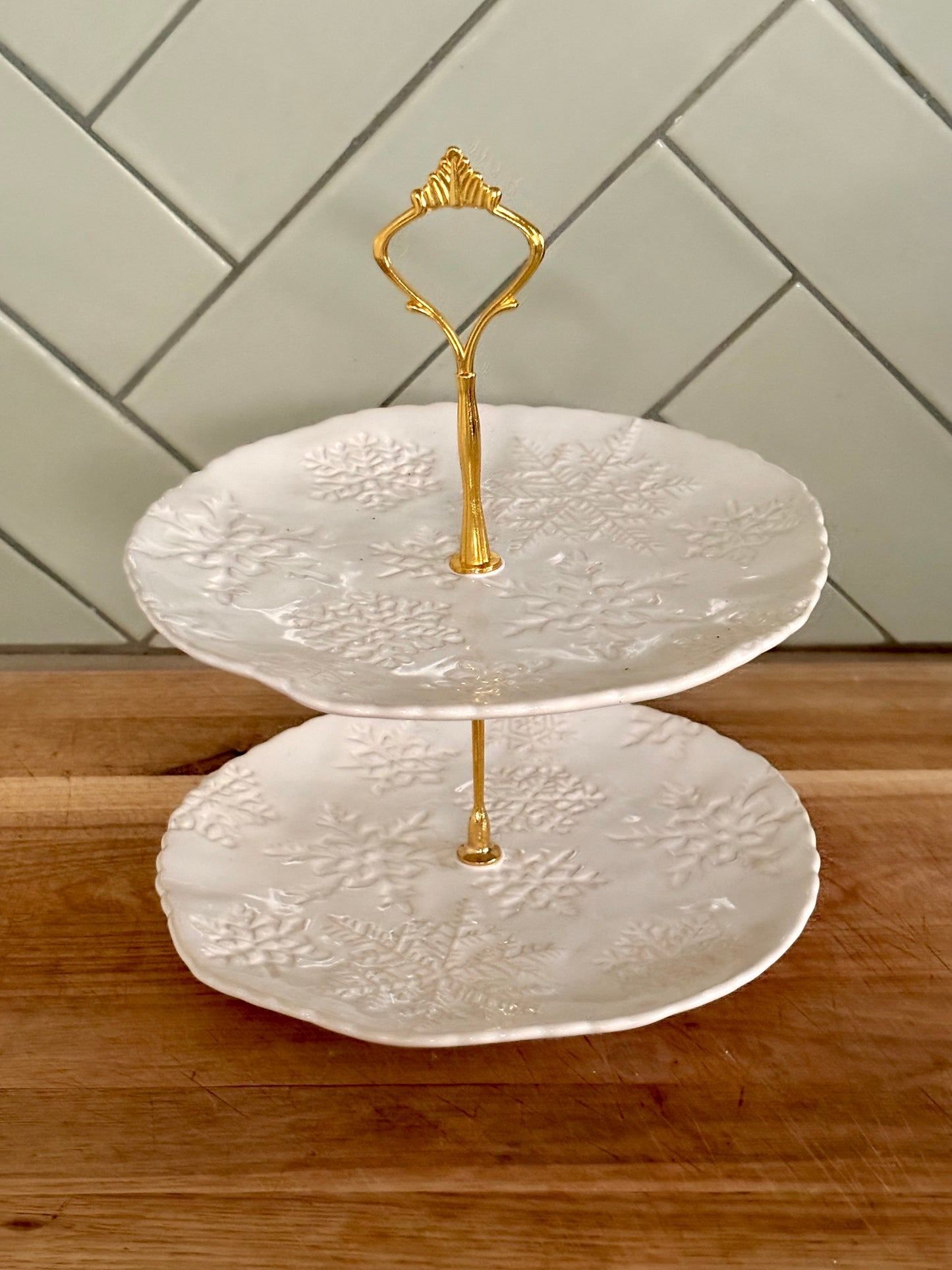Small snowflake dessert stand
